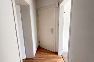 Helle 35 m² Dachgeschosswohnung mit separater Küche und Gartenmitbenutzung – Marthastraße 26, 51069 Dellbrück, Köln – Vorschaubild 3