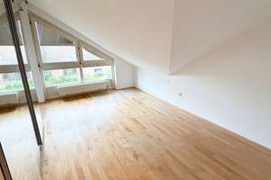 Provisionsfrei: Lichtdurchfluteter DG-Traum mit Süd-Ost-Balkon, EBK & TG-Einzelplatz in Trudering – Die vollständige Adresse der Immobilie erhältst du vom Anbieter., 81827 Waldtrudering, München – Vorschaubild 9
