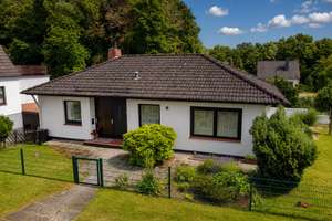 Gepflegter Bungalow mit Wohnkeller, großzügigem Grundstück und idyllischem Garten in Aumund-Hamme – Die vollständige Adresse der Immobilie erhältst du vom Anbieter., 28755 Schönebeck, Bremen – Vorschaubild 2