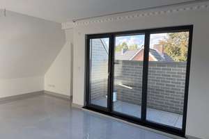 Stilvolle, exklusive 2-Zi-Dachgeschosswohnung mit Balkon und Stellplatz in bevorzugter ruhiger Lage – 23570 Travemünde, Lübeck – Vorschaubild 2