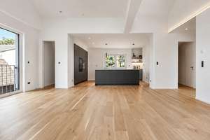 Penthouse mit Lift direkt in die Wohnung. Wohnen zwischen Schlosspark und Rhein.