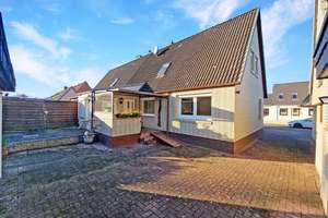 gepflegtes und modernisiertes Wohnhaus mit Garagen und einem schönem Grundstück – Die vollständige Adresse der Immobilie erhältst du vom Anbieter., 24534 Stadtmitte, Neumünster – Vorschaubild 2