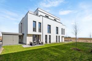 Letzte Panorama Villa Wiesbaden: 258 m² kinderfreundliches Wohnen - kurzfristig bezugsfertig
