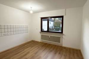 Schöne drei Zimmer Wohnung in Lengfeld in ruhiger Lage mit Balkon, Tageslicht Bad und Gartennutzung – 97076 Lengfeld, Würzburg – Vorschaubild 9