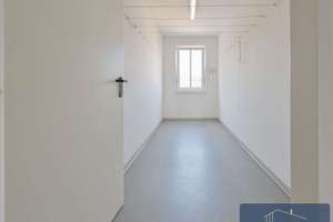 Stilvolle 2-Raum-Dachgeschosswohnung mit Aufzug, Küchenzeile, Balkon & TG-Stellplatz in Chemnitz – Konradstraße 7, 9113 Schloßchemnitz, Chemnitz – Vorschaubild 7