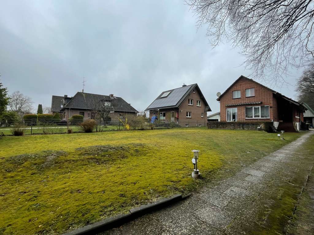 Immobilie in Börnsen - Zweifamilienhaus mit 6 Zimmern in exklusiver Lage direkt am Naturschutzgebiet "Dalbekschlucht" - Bild 1