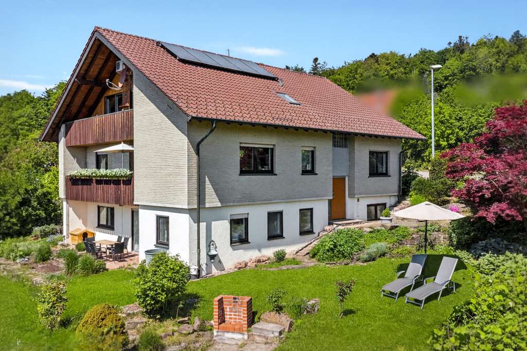 Immobilie in Unterreichenbach - Großzügiges Wohntalent mit maximaler Flexibilität in begehrter Aussichtslage - Bild 1