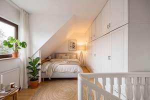 Charmante und gut geschnittene Maisonette-Wohnung mit Balkon in grüner Lage – Die vollständige Adresse der Immobilie erhältst du vom Anbieter., 81245 Obermenzing, München – Vorschaubild 4
