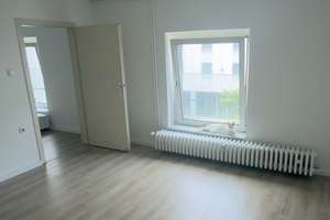 Helle sehr schöne 2-Zimmer-Wohnung in zentraler Lage zu vermieten!