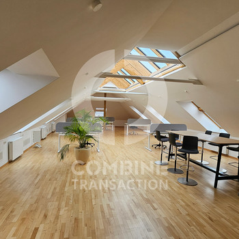 Zentral gelegene Büroflächen in denkmalgeschütztem Altbau. combine Transatcion