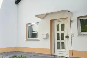 Charmante Doppelhaushälfte in Schneckenlohe – Perfekt gepflegt mit modernen Annehmlichkeiten – Kronach (Kreis) – Vorschaubild 1