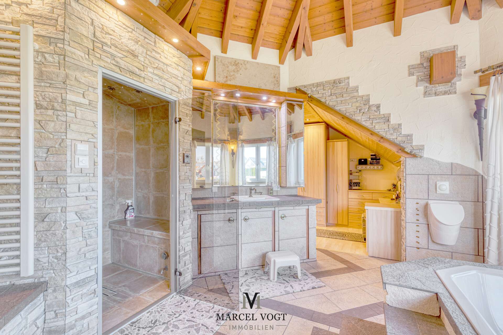 Immobilie in Hülben - Großes Familienhaus mit Premium-Ausstattung und Vermietungsoption - Bild 16