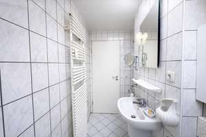 Helle 2-Zimmer-Maisonettewohnung mit Dachterrasse in Düsseldorf-Düsseltal – Die vollständige Adresse der Immobilie erhältst du vom Anbieter., 40239 Düsseltal, Düsseldorf – Vorschaubild 10