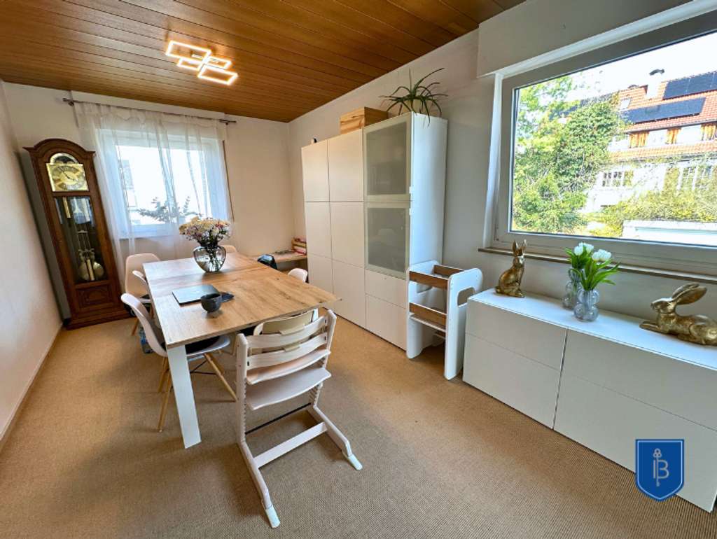 Immobilie in Wendlingen am Neckar - Zwei Einheiten, ein Zuhause – ideal für Mehrgenerationenwohnen mit Balkon und Stellplatz - Bild 2