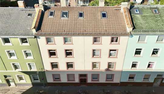 Bild von VOLLVERMIETETES UND MODERNISIERTES MFH MIT 8 WOHNEINHEITEN IN VERKEHRSGÜNSTIGER UND RUHIGER WOHNLAGE