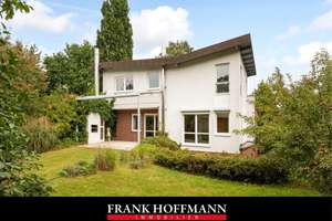 Großes Architektenhaus mit Einliegerwohnung in Hamburg-Rahlstedt