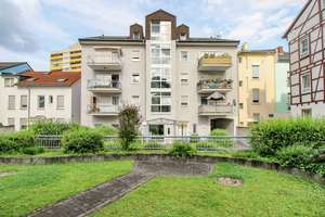 Mitten in der City mit Komfort und kurzen Wegen – charmante ETW mit Balkon & Tiefgarage in Offenbach