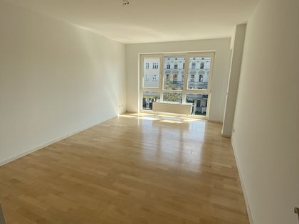 2 online Zimmer Dachgeschoss mit Balkon nahe Rathaus zunächst nur mit WBS