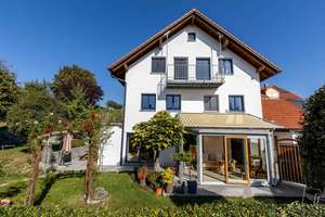 Traumhaftes Ein- bzw. Zweifamilienhaus in hervorragender Süd-West Ausrichtung – Die vollständige Adresse der Immobilie erhältst du vom Anbieter., 84435 Lengdorf – Vorschaubild 1