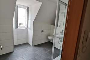 stilvolle 2-Zimmer-DG-Wohnung mit Einbauküche in Augsburg – Jakoberstraße 1, 86152 Jakobervorstadt-Nord, Augsburg – Vorschaubild 9