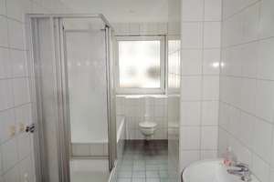 Ideal für Wohngemeinschaft: 2 große Zimmer, separate Küche + Einbauküche, Tageslichtbad – Schild 3, 38100 Innenstadt, Braunschweig – Vorschaubild 4