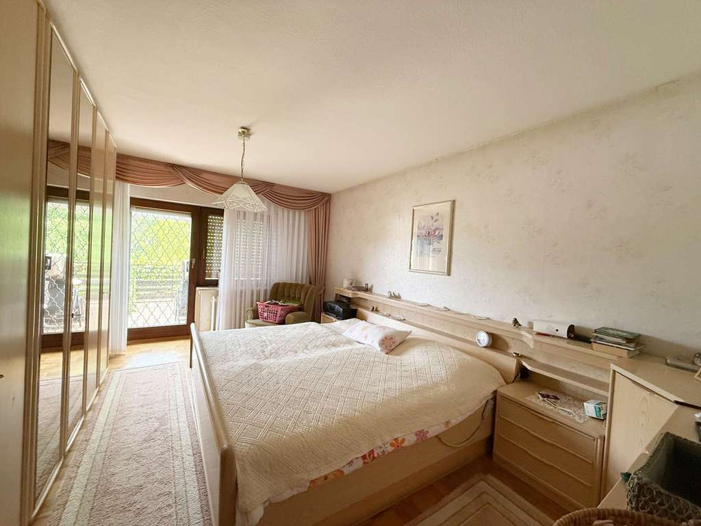 Immobilie in Bad König - Gepflegtes Zweifamilienhaus in direkter Waldlage mit unverbaubarer Aussicht in Bad König/OT - Bild 3
