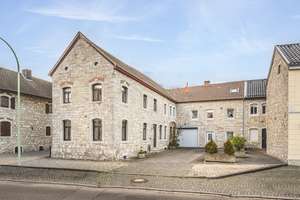 Baudenkmal in Alt Breinig!
Zwei verbundene Einfamilienhäuser mit 9 Garagen und großem Grundstück – Die vollständige Adresse der Immobilie erhältst du vom Anbieter., 52223 Stolberg (Rheinland) – Vorschaubild 2