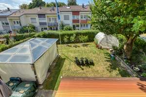 +++ Zur Eigennutzug oder als Kapitalanlage - 1.OG frei - 3-Fam-REH - modernisiert - inkl. Garage +++ – Makrelenweg 11, 70378 Mönchfeld, Stuttgart – Vorschaubild 1