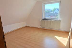 3 Zimmer-Mietwohnung mit Einbauküche, Termine direkt mit Vermieter, siehe Beschreibung – Über dem Gerichte 33a, 37603 Holzminden – Vorschaubild 2