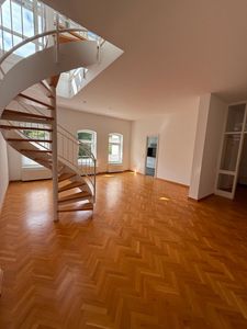 Charmante und besondere Maisonette - Altbauwohnung in zentraler Lage zu vermieten