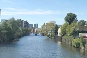 Mit Wasserblick: Gemütliche 2-Zimmer-Dachgeschosswohnung