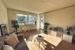 Modernisierungsbedürftige 2,5-Raum-Wohnung mit Loggia und TG- Stellplatz in ruhiger Lage 