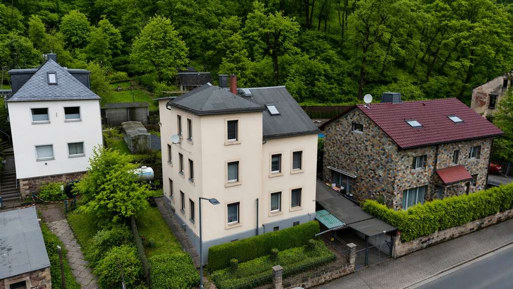 Immobilie in Dresden - Stabiles Investment! Teilsaniertes Mehrfamilienhaus mit 3 Wohneinheiten im Tal entlang der Weißeritz - Bild 1