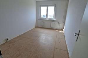 Gemütliche 2-Zimmer Wohnung mit Ausblick mit WBS – Schönefelder Chaussee 257, 12524 Altglienicke, Berlin – Vorschaubild 1