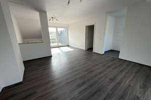 Charmante Dachgeschosswohnung mit großzügigem Wohnbereich, Dachterrasse und zwei Stellplätzen – 45359 Frintrop, Essen – Vorschaubild 3