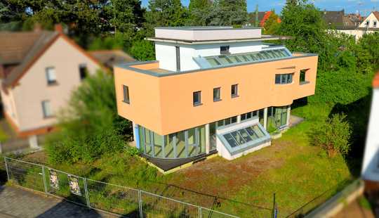 Bild von ARCHITEKTENAUSBAUHAUS UND BAUGRUNDSTÜCK IN FLÖRSHEIM AM MAIN!