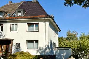 Gute Lage, renovierungsbedürftiges Einfamilienhaus mit Garten, Garage und viel Raum für Ihre Ideen