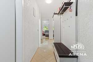 Ruhig. Grün. Hell. 3 ZKB im EG mit 2 Loggien und 2 TG-Boxen in Hochzoll-Süd inkl. EBK, Kunststofff. – Augsburg – Vorschaubild 5