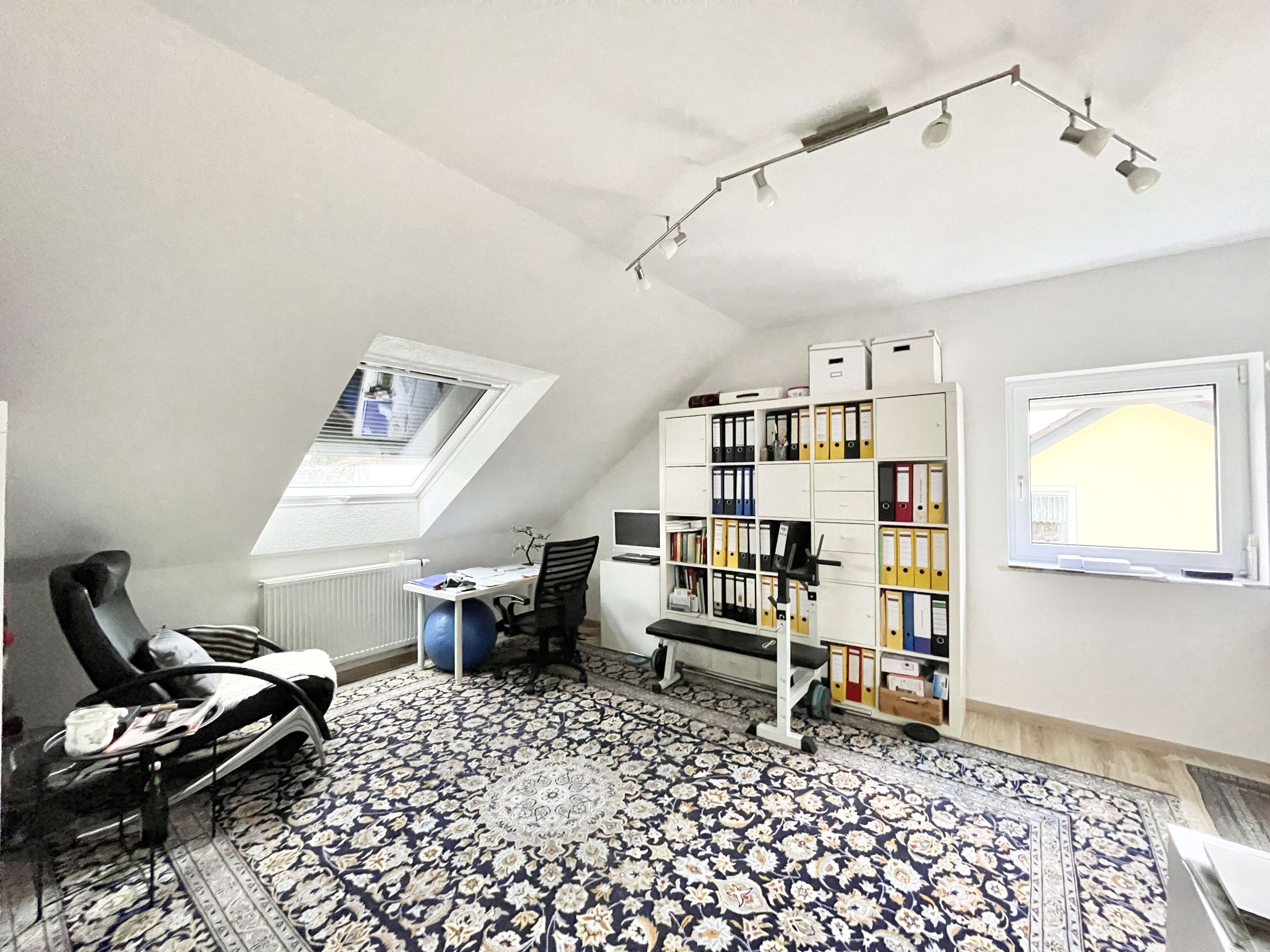 Immobilie in Hohenstein - EINZIEHEN UND WOHLFÜHLEN! TOP RENOVIERTES EINFAMILIENHAUS IN 1A WOHNLAGE IN HOHENSTEIN BREITHARDT - Bild 8