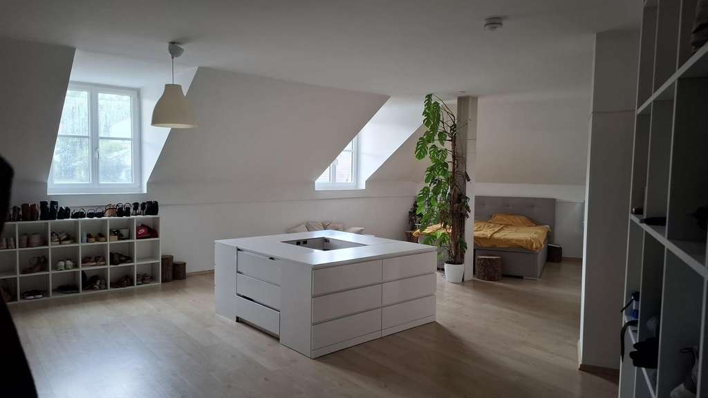 Immobilie in Deggendorf - Geräumige 120 m² Dachgeschosswohnung in bester Lage - Bild 1