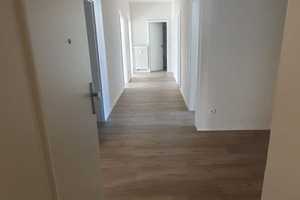 Große Wohnung mit Balkon und Einbauküche am Sonnenberg – Hainstr. 55, 9130 Chemnitz – Vorschaubild 3