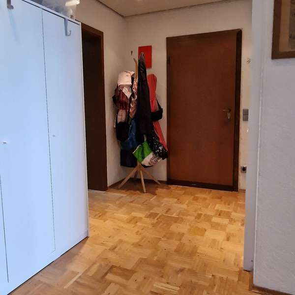 *** sehr schöne 3-Zimmer-Dachgeschoss-Wohnung mit 2 Balkonen und Einbauküche in Verlautenheide ***