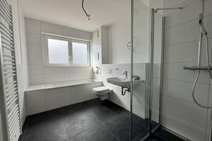 Erstbezug: Großzügige 3 Zimmer Dachgeschosswohnung mit EBK und TG-Stellplatz in Ulm-Lehr! – Straubstraße 10-2, 89081 Lehr, Ulm – Vorschaubild 9
