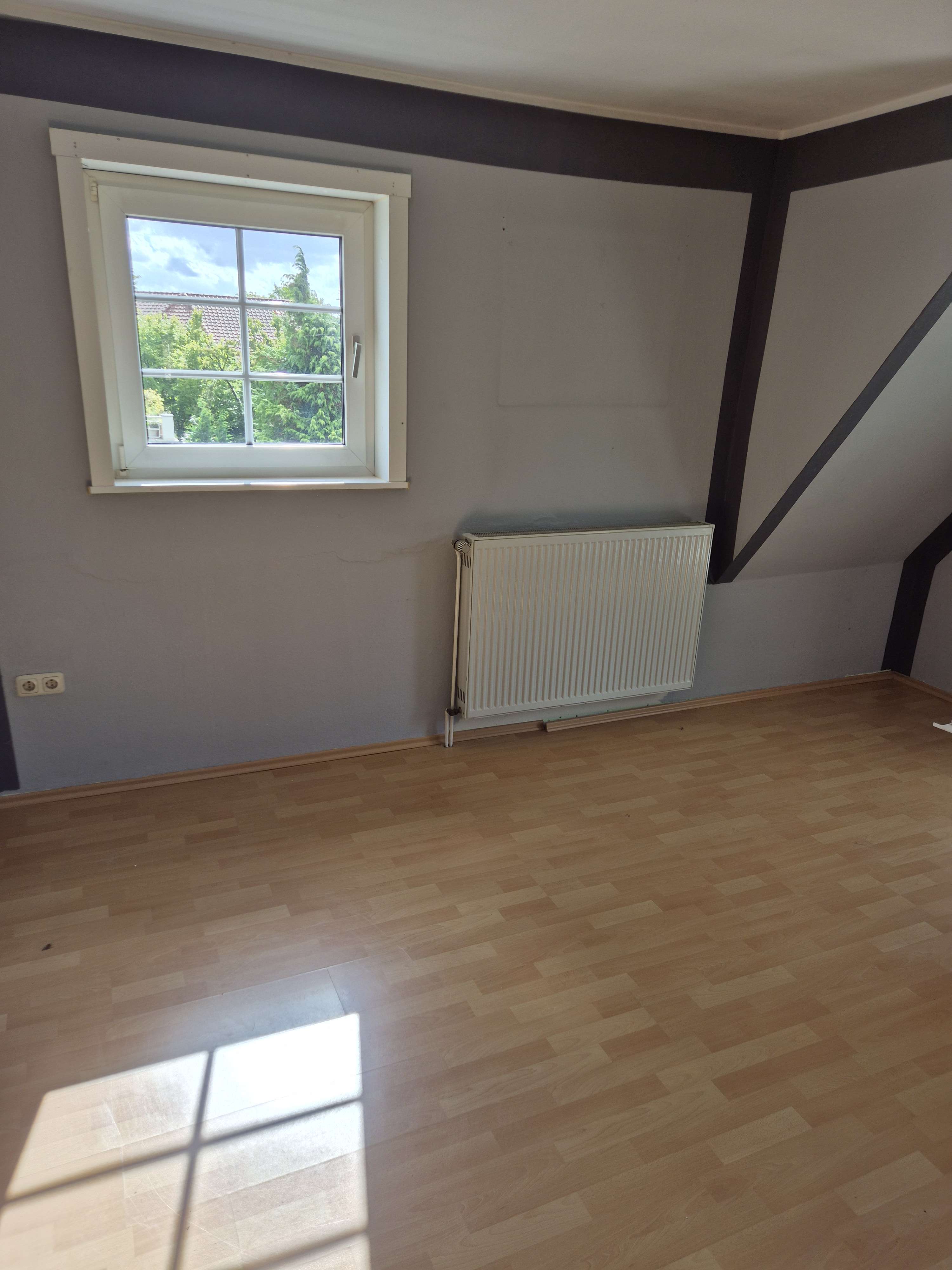 Immobilie in Rinteln - Ansprechendes Dreifamilienhaus mit acht Zimmern in 31737, Rinteln - Bild 1