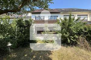 renovierungsbedürftiges RMH in Alterlangen...Ihr neues Zuhause mit Gestaltungspotenzial – Die vollständige Adresse der Immobilie erhältst du vom Anbieter., 91056 Alterlangen, Erlangen – Vorschaubild 1