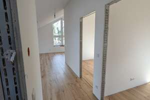Neu Entstandene DG Wohnung in Obermenzing mit EBK – Die vollständige Adresse der Immobilie erhältst du vom Anbieter., 81247 Obermenzing, München – Vorschaubild 2
