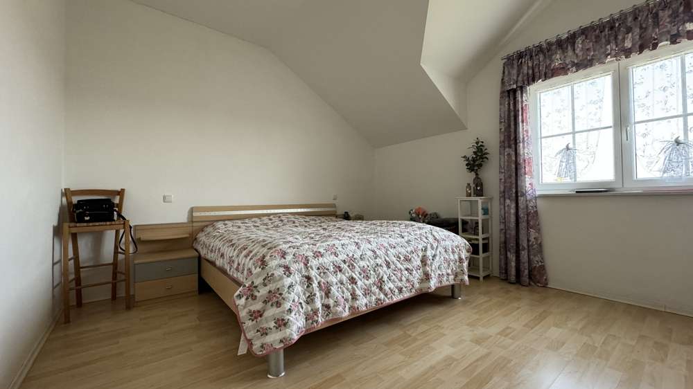 Immobilie in Osterhofen - Großzügiges Einfamilienhaus mit Einliegerwohnung 
Nähe Osterhofen/Gergweis - Bild 6