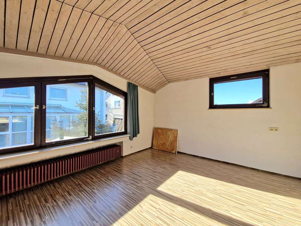 Immobilie in Aichwald - Wohnen & Arbeiten vereint - Haus mit großer Lagerfläche & flexibler Raumaufteilung - Bild 4