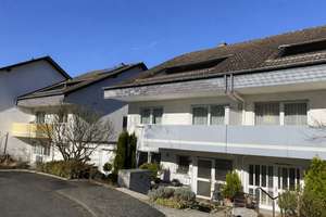 Familien aufgepasst !!
Große, repräsentative Doppelhaushälfte in TOP-Zustand und Ruhig-Wohnlage – Die vollständige Adresse der Immobilie erhältst du vom Anbieter., 53229 Holzlar, Bonn – Vorschaubild 4