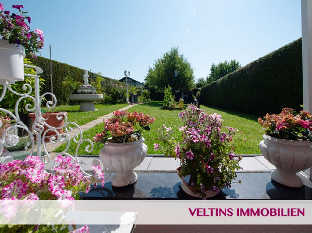 Immobilie in Usingen - Usingen: Attraktives Haus für Großfamilien oder Mehrgenerationen mit großem, schön angelegten Garten - Bild 2